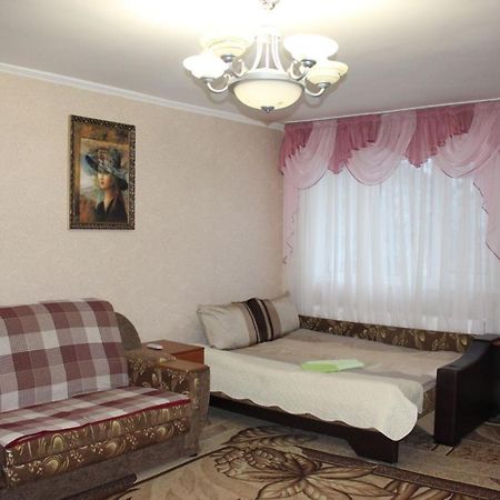 Kak V Gostinice Hadiach Exterior photo