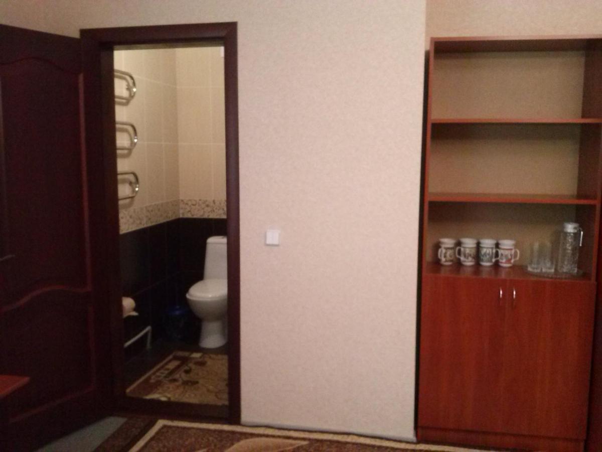 Kak V Gostinice Hadiach Exterior photo