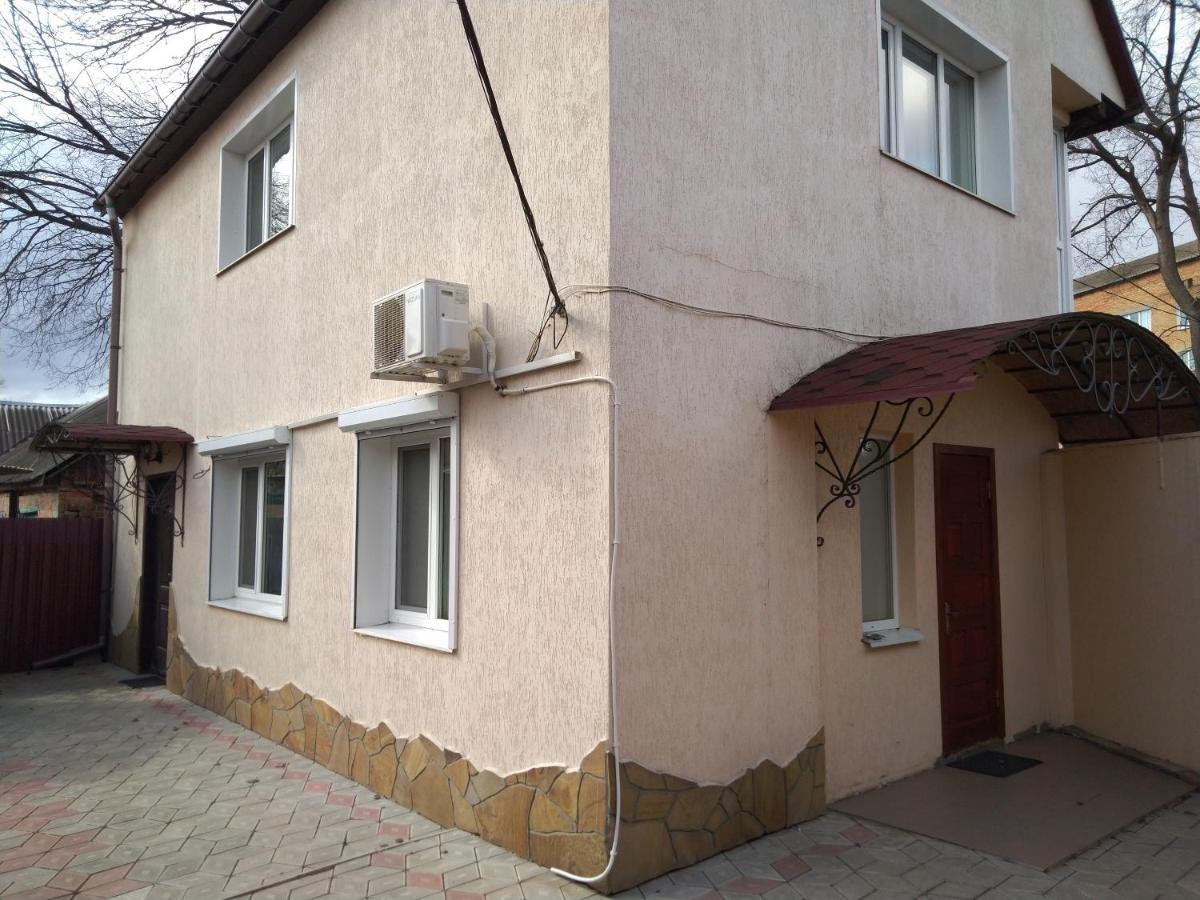 Kak V Gostinice Hadiach Exterior photo