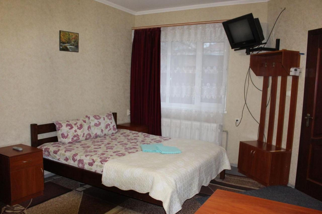 Kak V Gostinice Hadiach Exterior photo