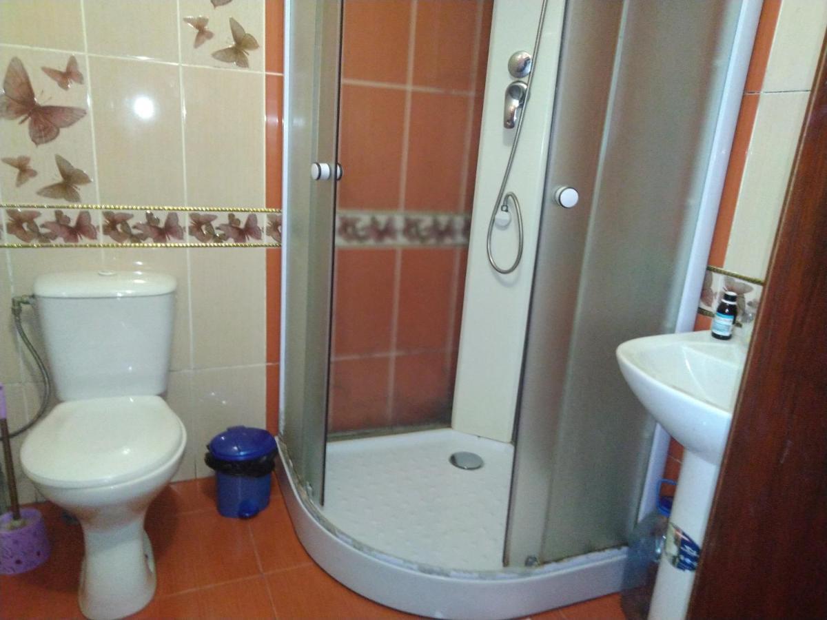 Kak V Gostinice Hadiach Exterior photo